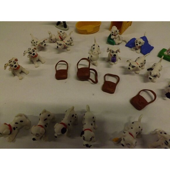 101 Dalmatians Miniature Figurine Set With Accessories 37 Pieces Lot - Picture 4 of 12